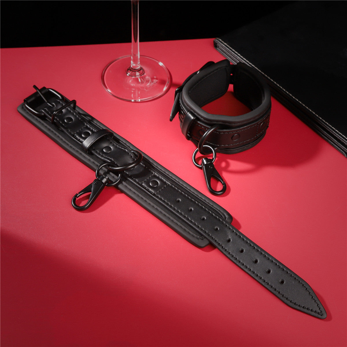 Kinstoys BDSM handcuff
